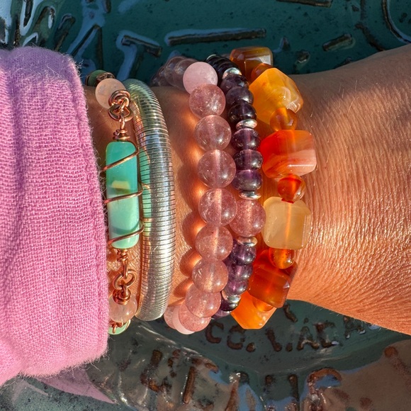 Red Striped Agate Stretchy Beaded Bracelet - Picture 4 of 5